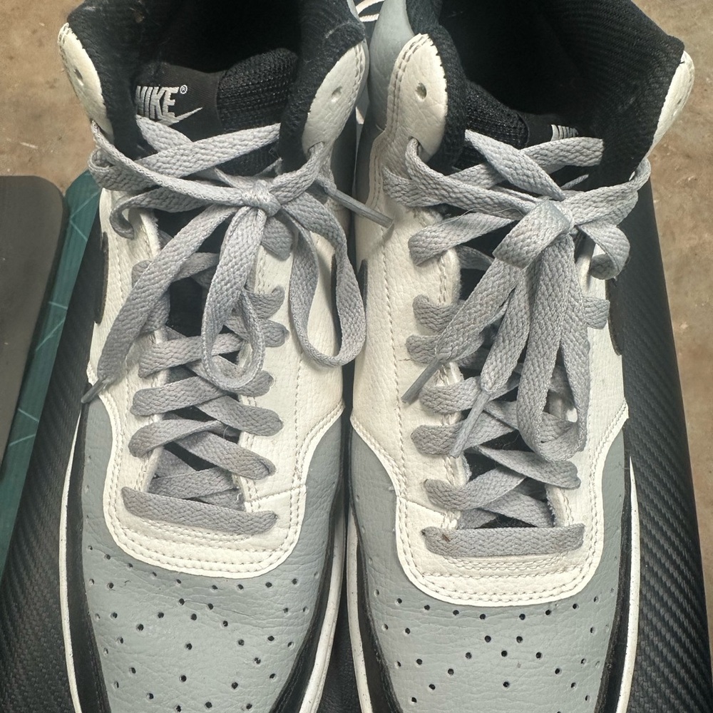 Nike Men's Gray and White Sneakers